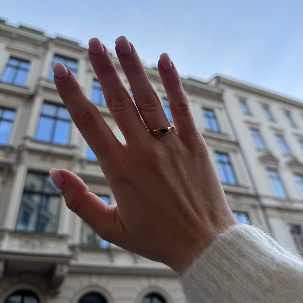 #10 - 750er GOLDRING MIT SAPHIR UND DIAMANTEN - RG 56/57