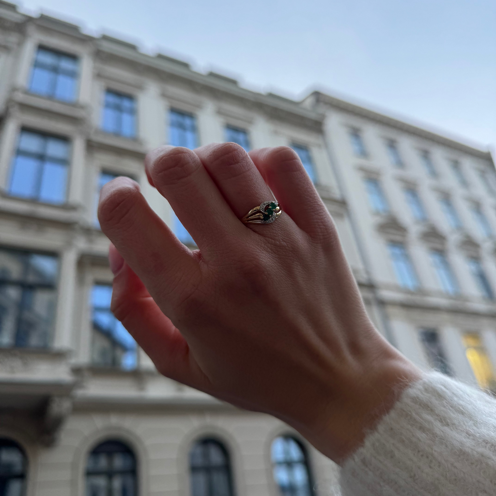 #13 - 750er GOLDRING MIT SMARAGDEN UND DIAMANTEN - RG 56